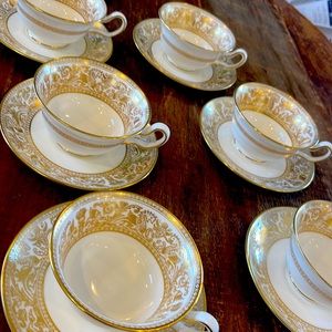 Wedgewood Gold Florentine bone china SIX tea cups & SIX saucers